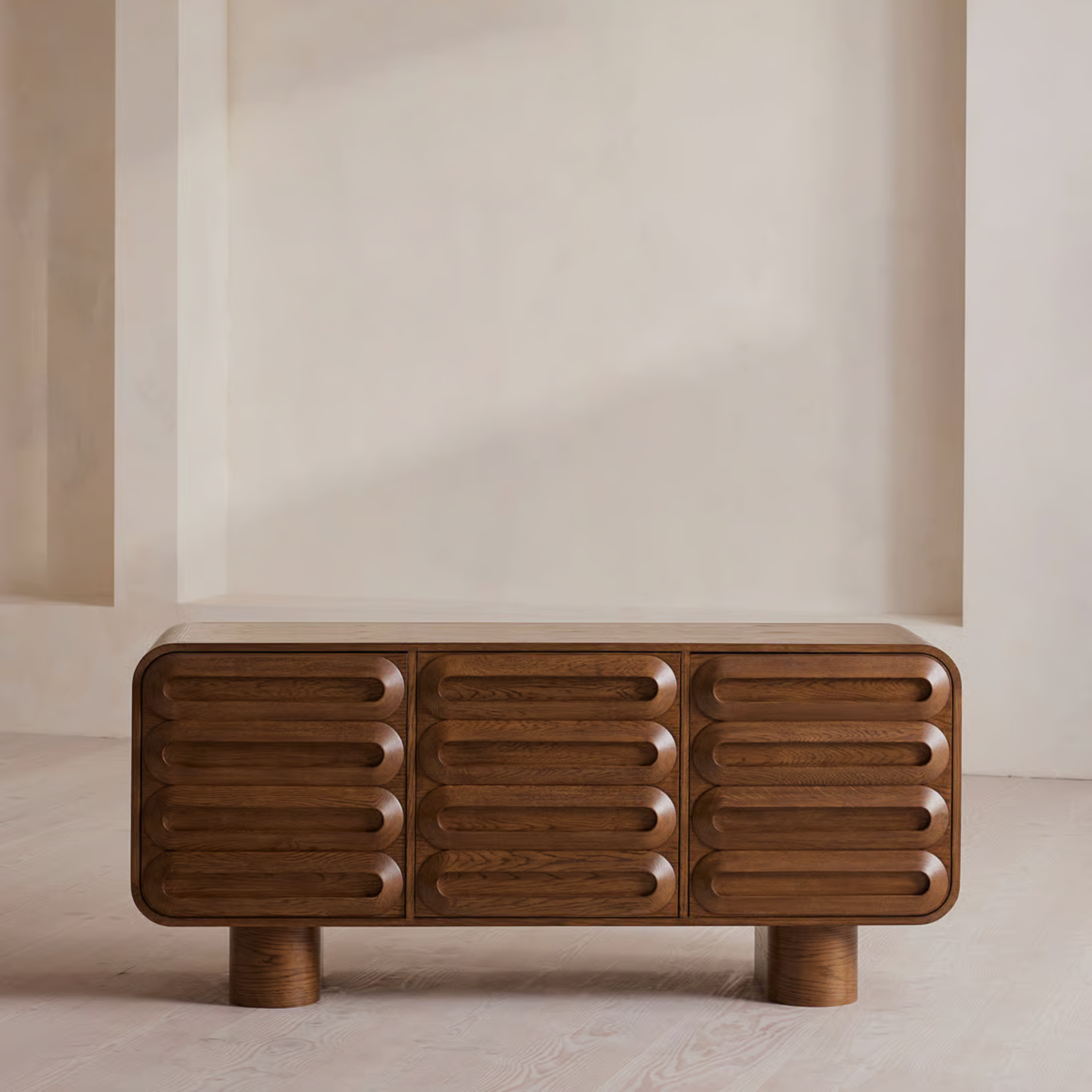 SORELLE Sideboard – Retro Curves in Walnut Elegance