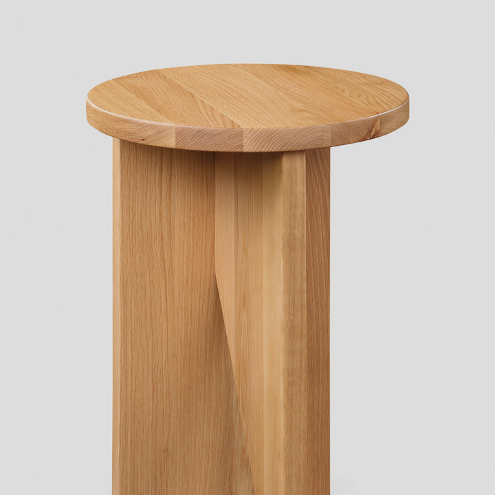 KIVO Side Table – Precision Meets Purity in Oak