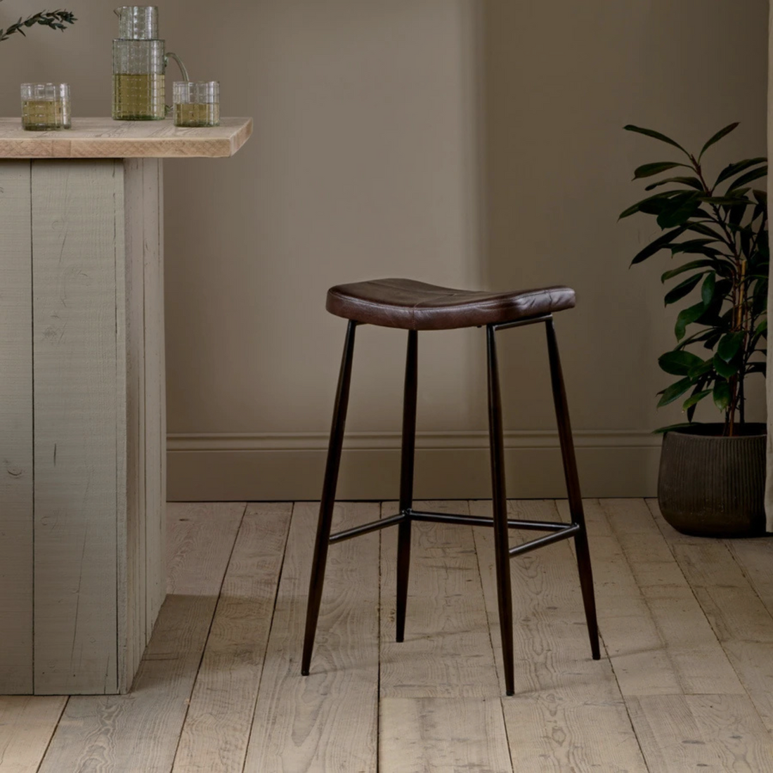 LUNAR Backless Bar Stool – Minimalism Meets Function