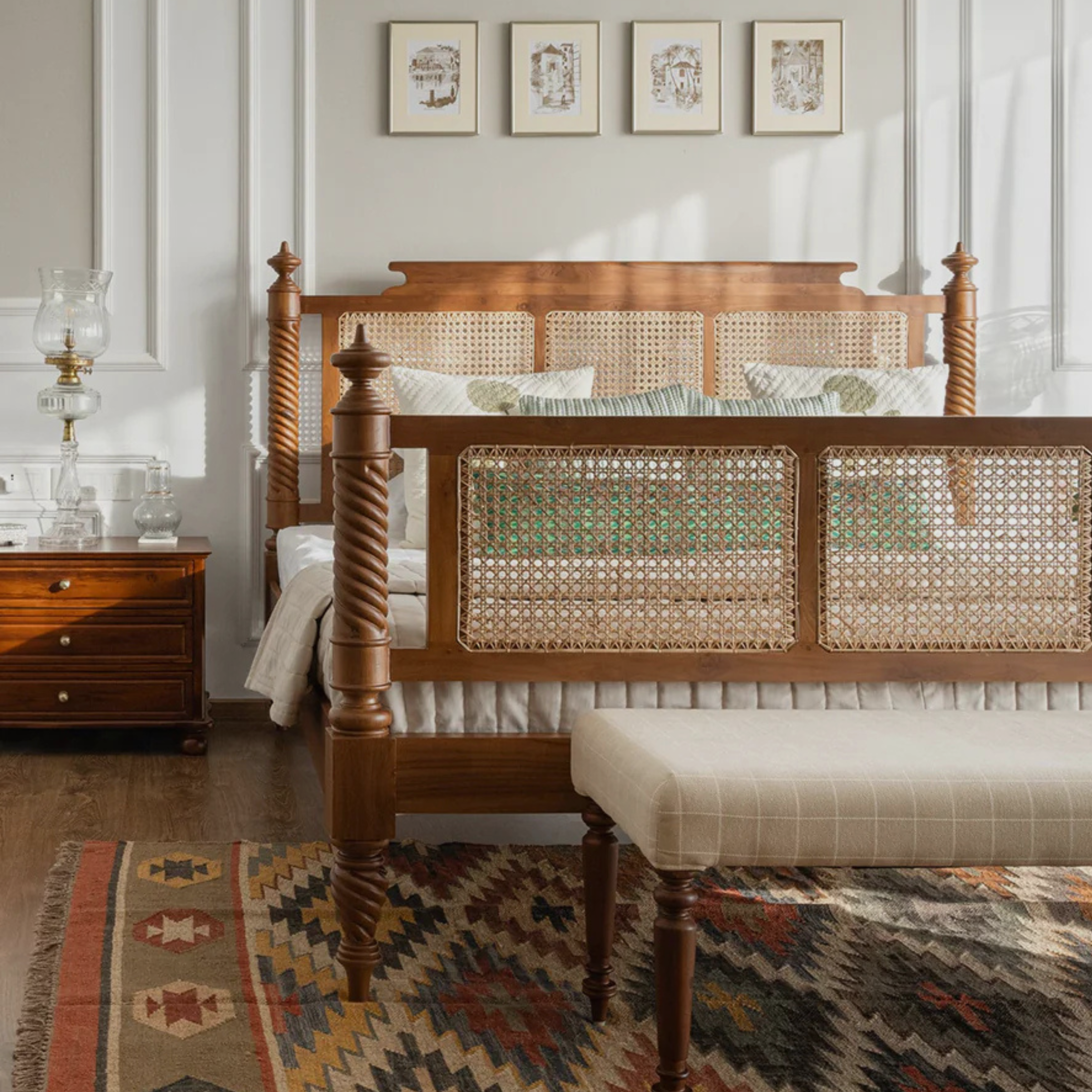 Noor Poster Bed – The Light Within