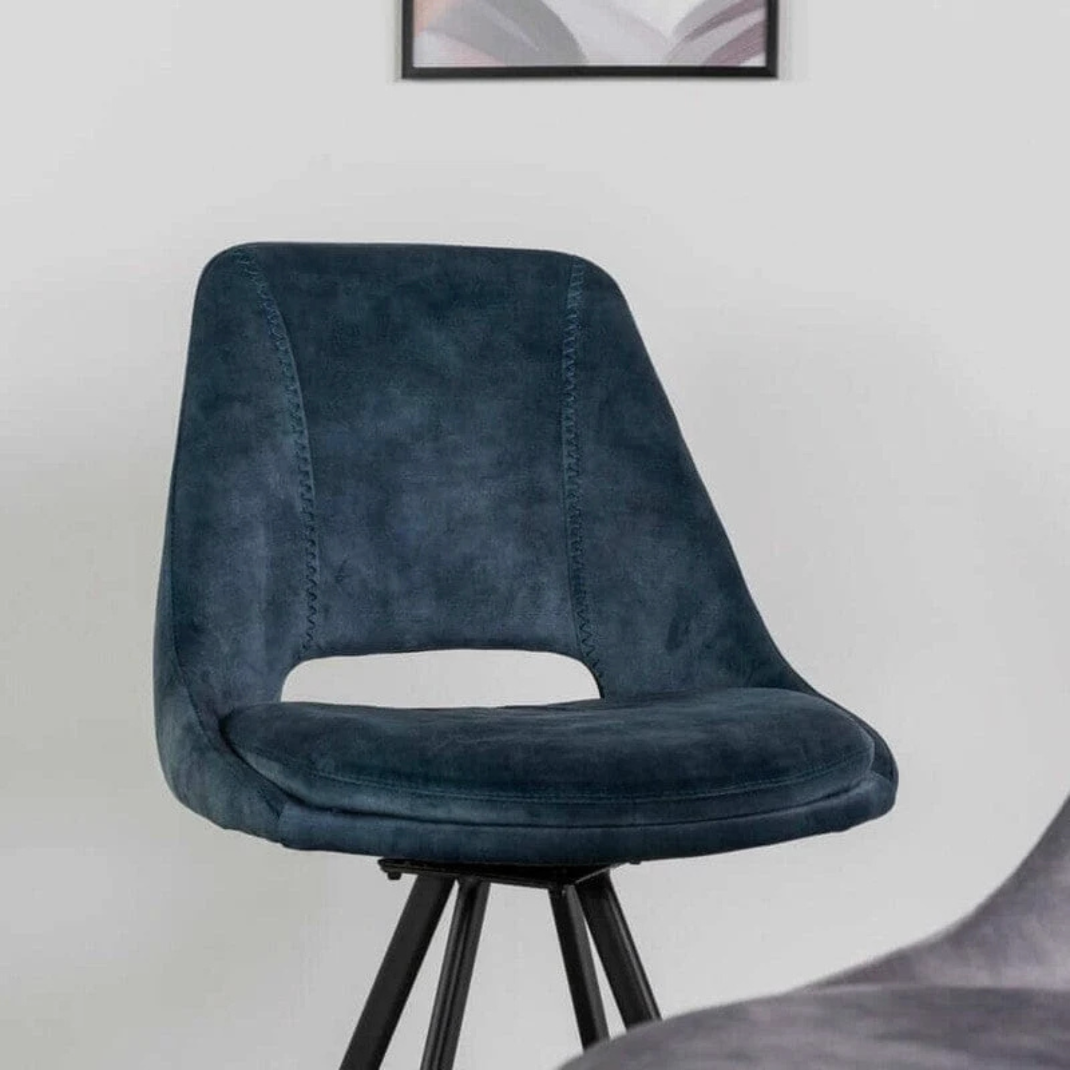 VANTA Bar Stool – Sleek Form, Everyday Comfort