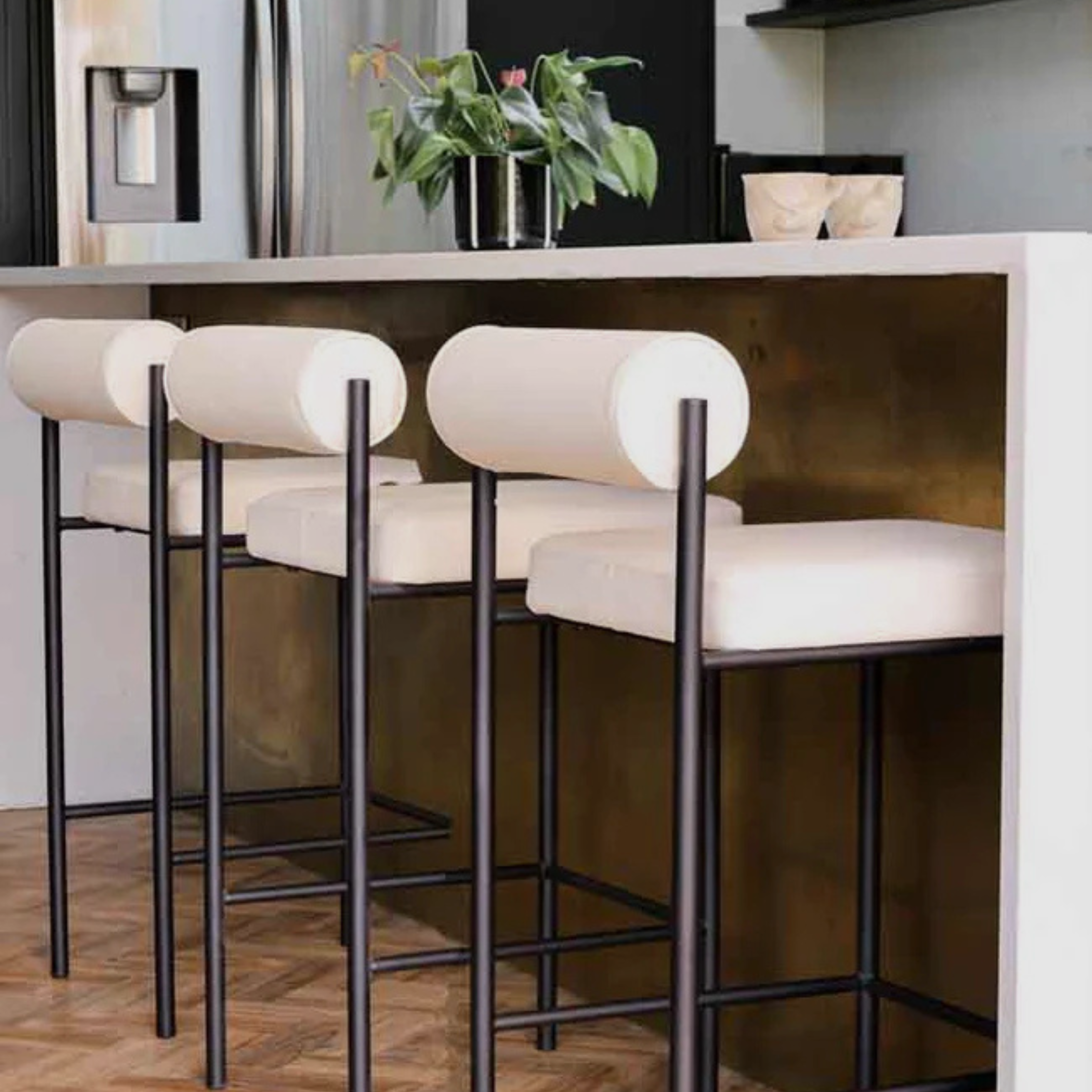 LECCO Bar Stool – Streamlined Simplicity in Cream & Iron