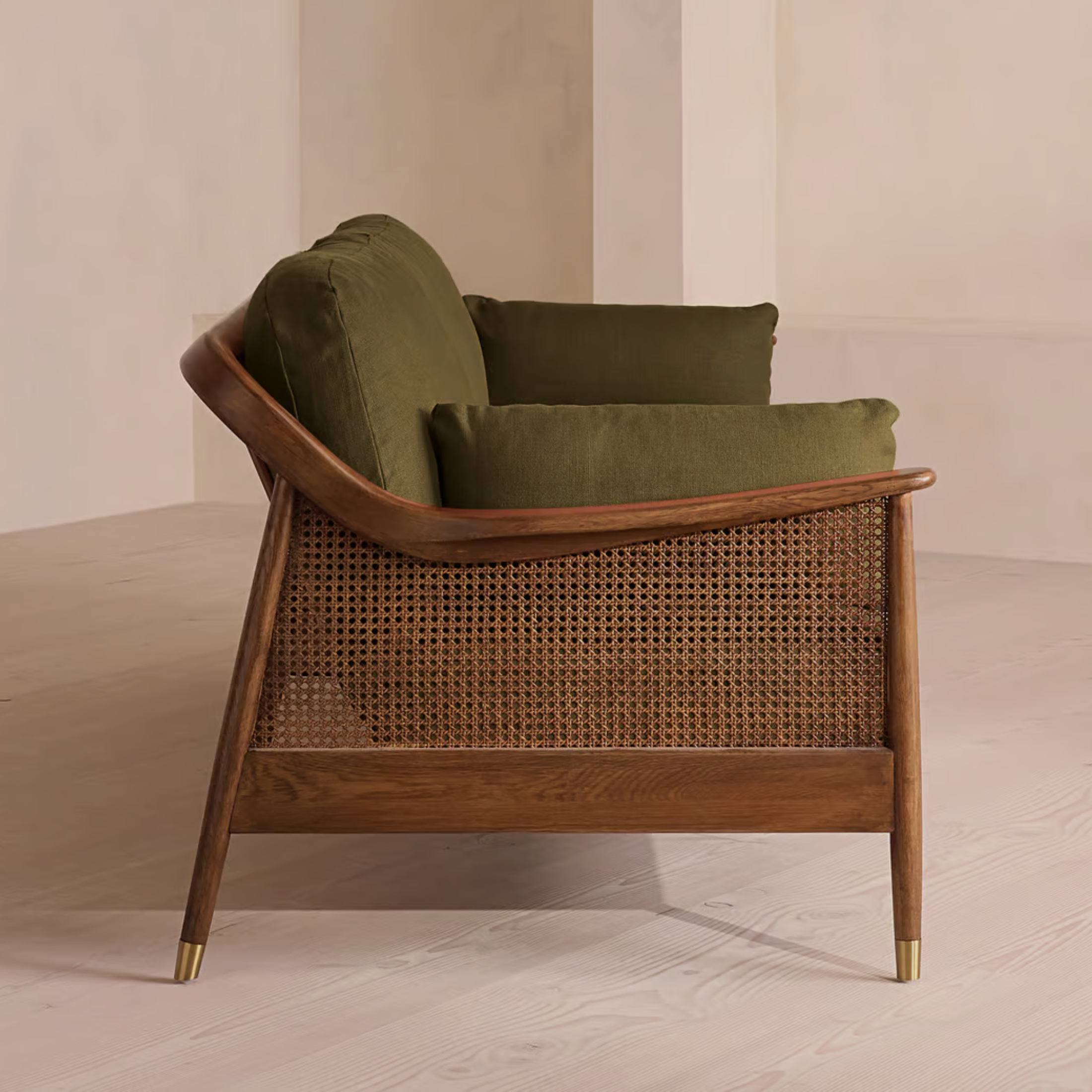 VERONA Sofa – Mid-Century Form, Refined Craftsmanship