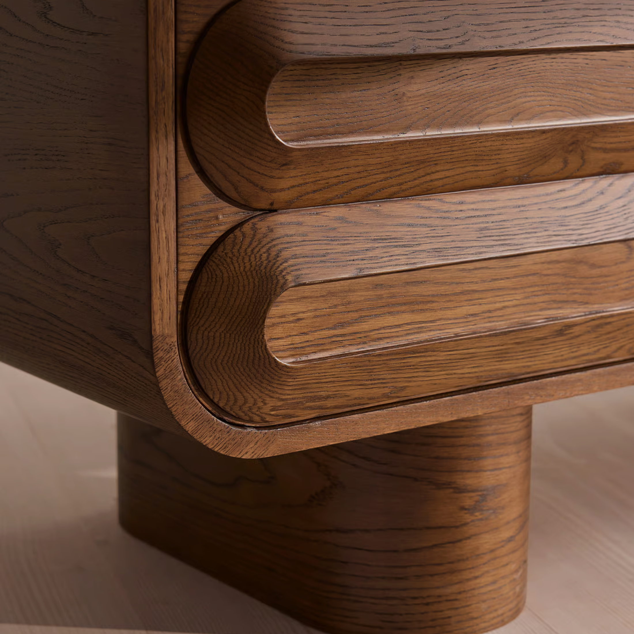 SORELLE Sideboard – Retro Curves in Walnut Elegance