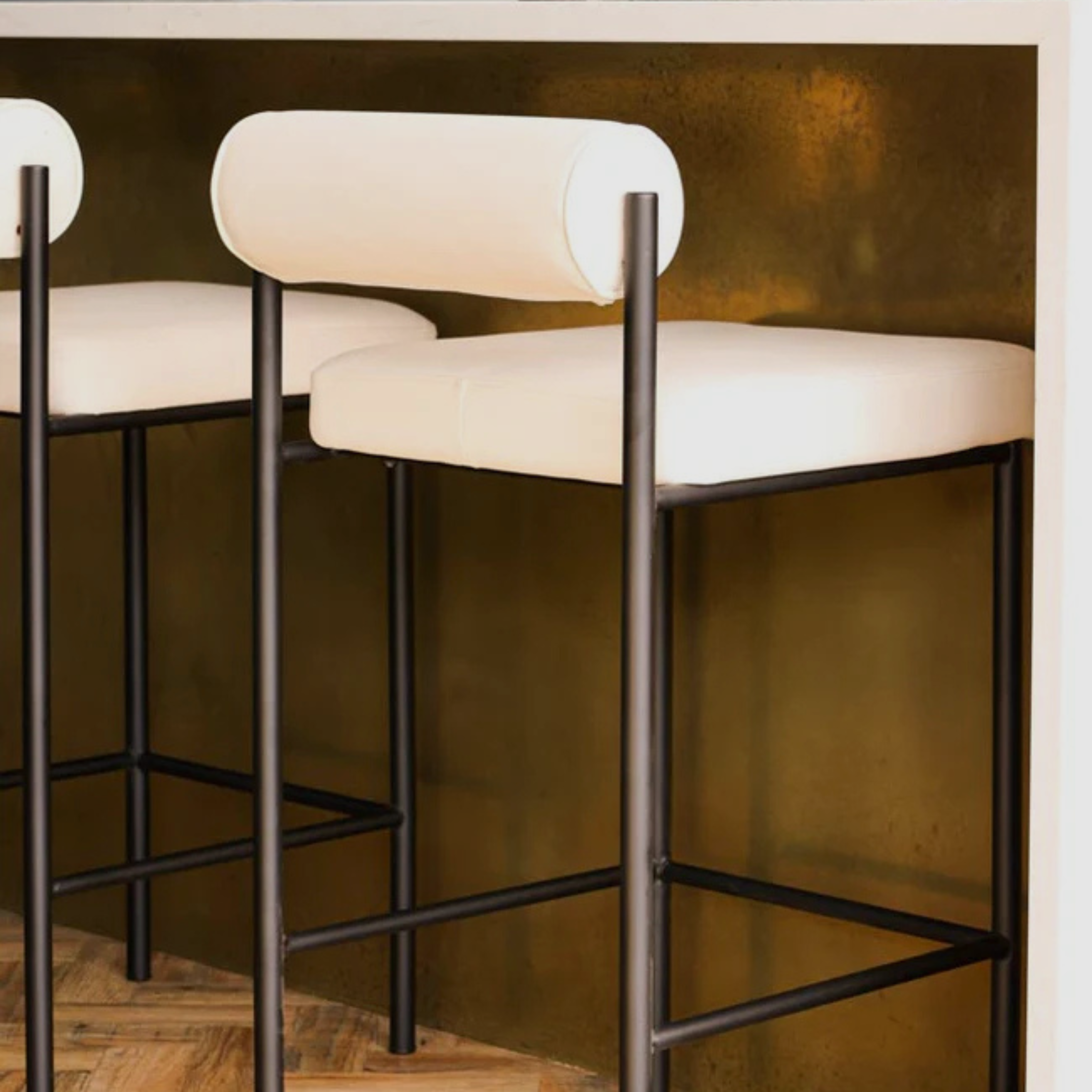 LECCO Bar Stool – Streamlined Simplicity in Cream & Iron