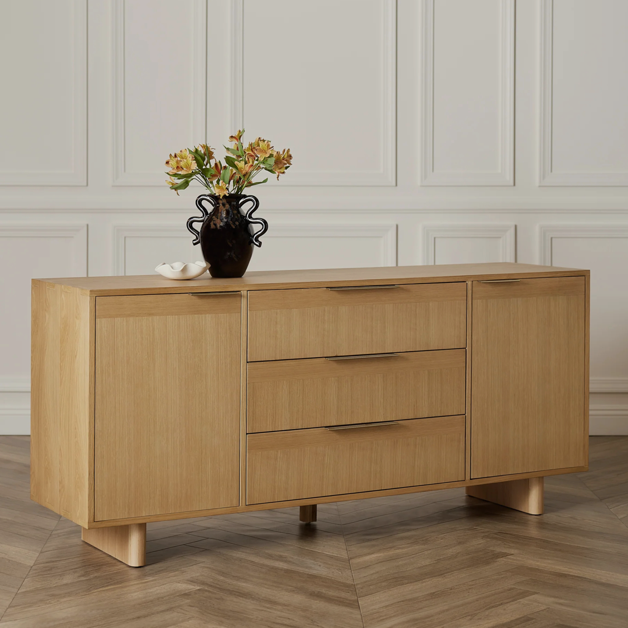 LYRA Sideboard – Minimal Form, Maximum Function