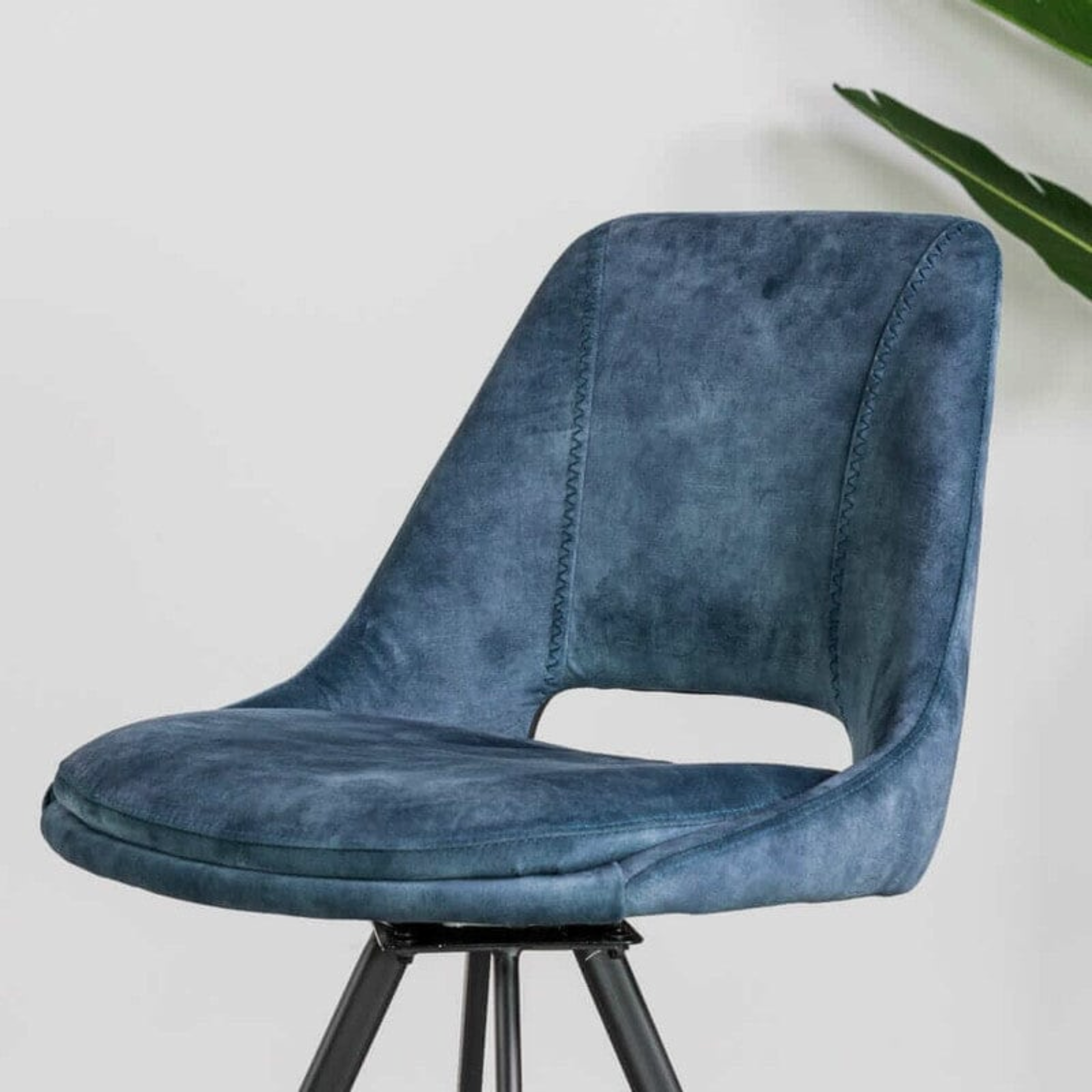 VANTA Bar Stool – Sleek Form, Everyday Comfort