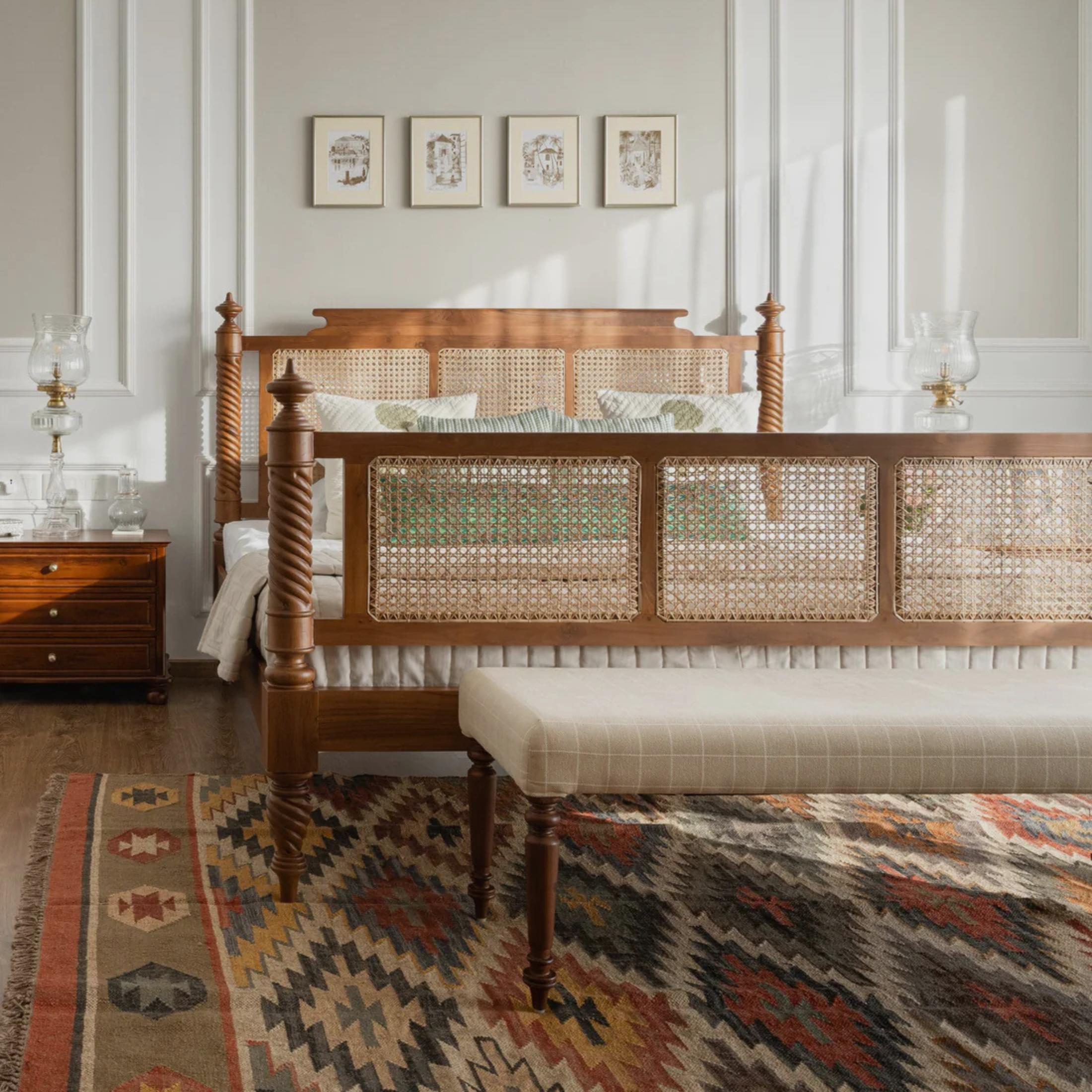 Noor Poster Bed – The Light Within