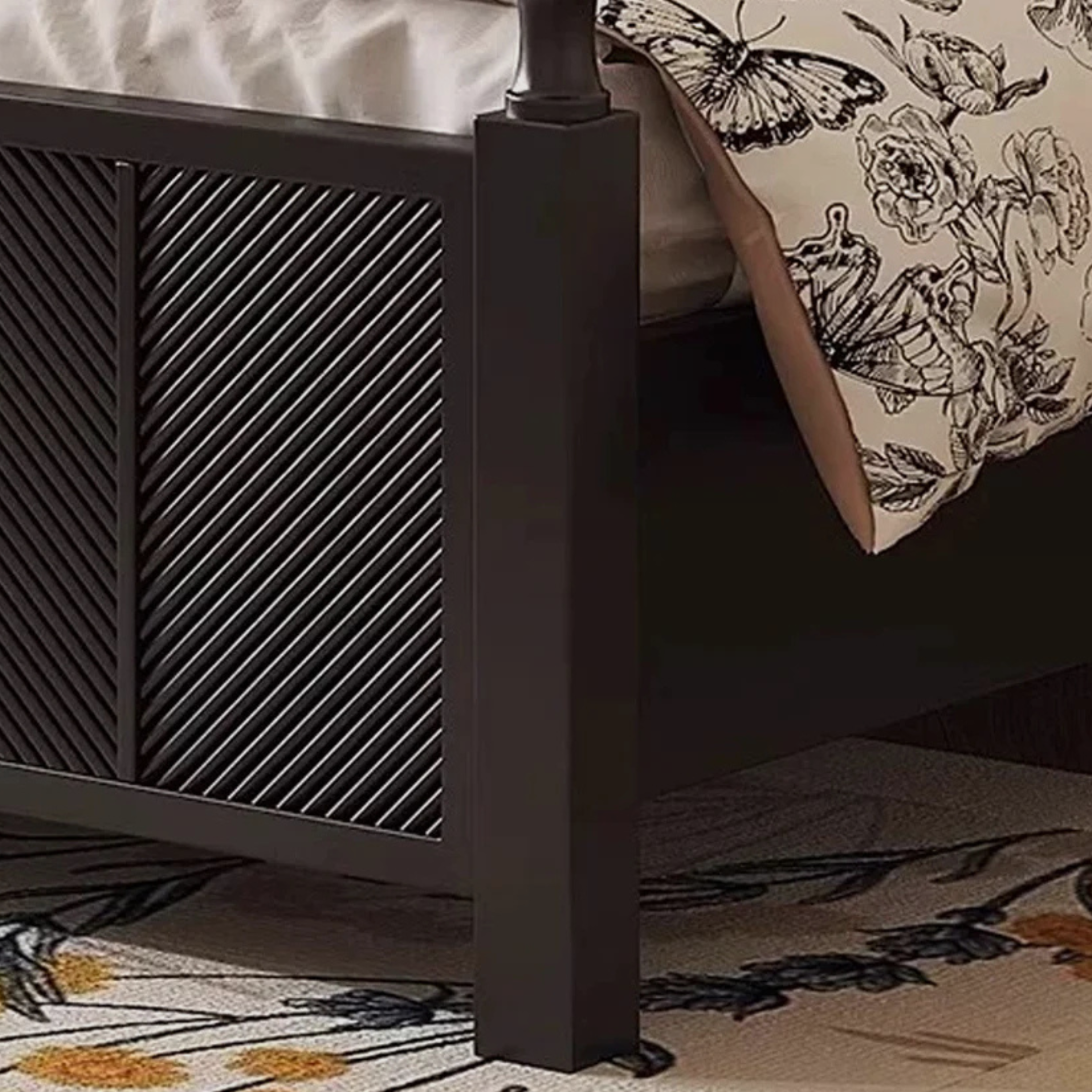 Noir Arch Bed – The Shadow Crown