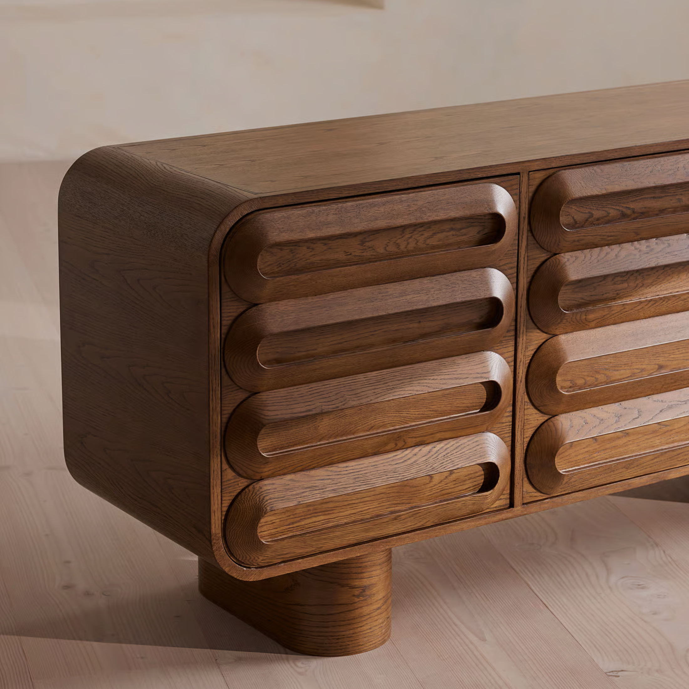 SORELLE Sideboard – Retro Curves in Walnut Elegance
