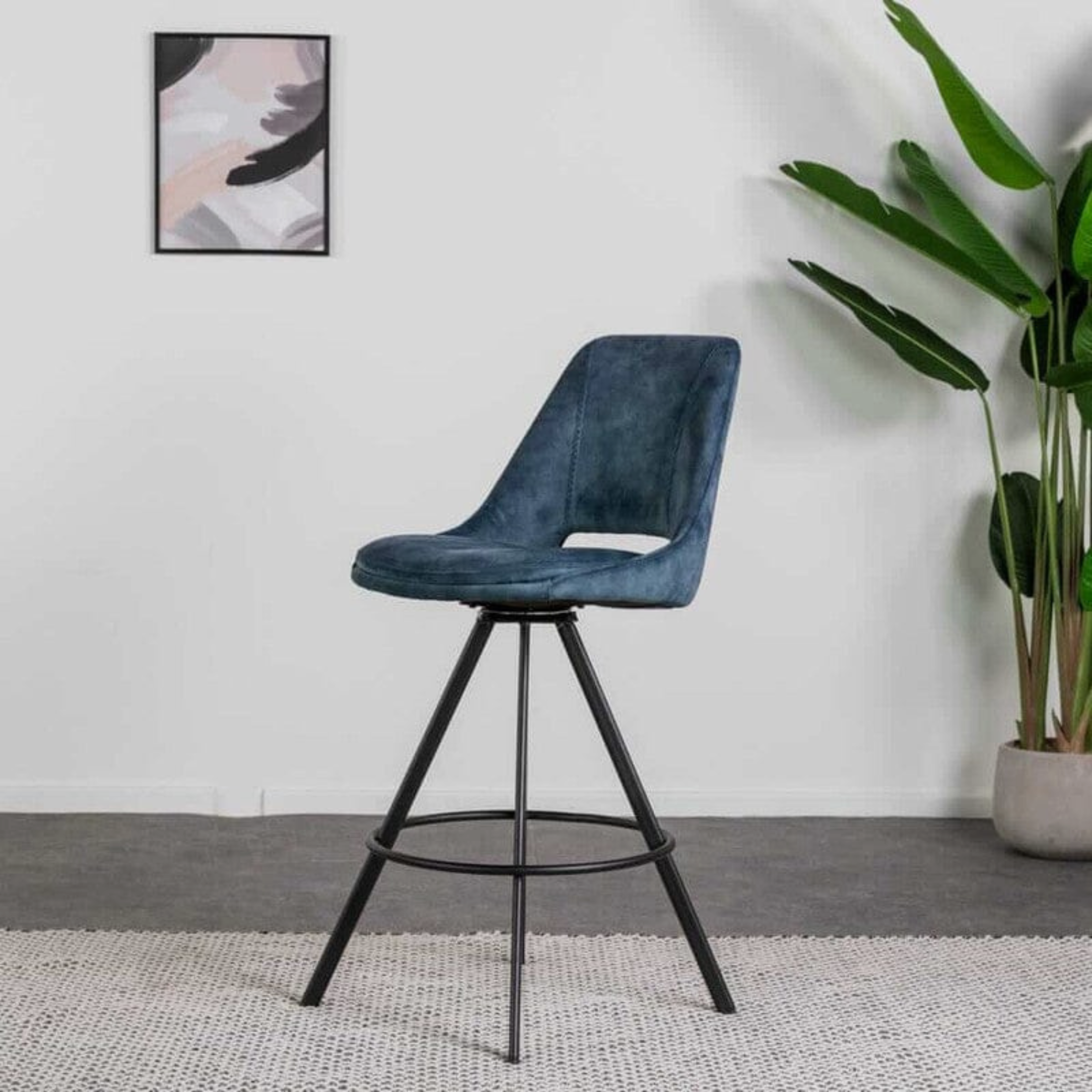 VANTA Bar Stool – Sleek Form, Everyday Comfort