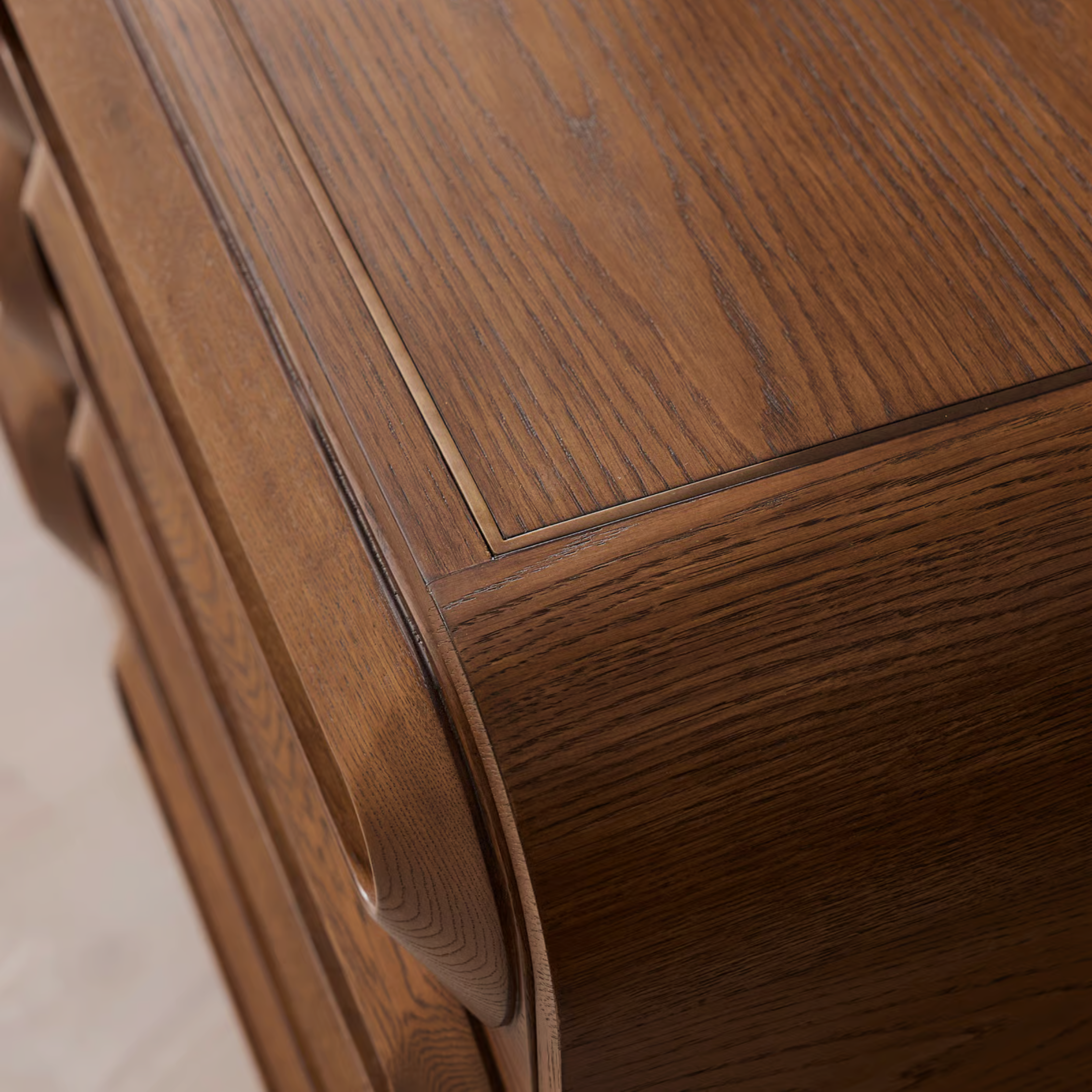 SORELLE Sideboard – Retro Curves in Walnut Elegance