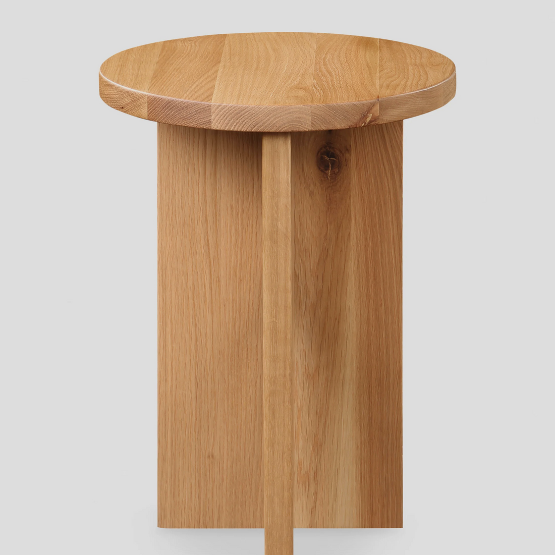 KIVO Side Table – Precision Meets Purity in Oak