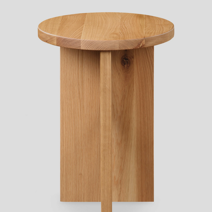 KIVO Side Table – Precision Meets Purity in Oak