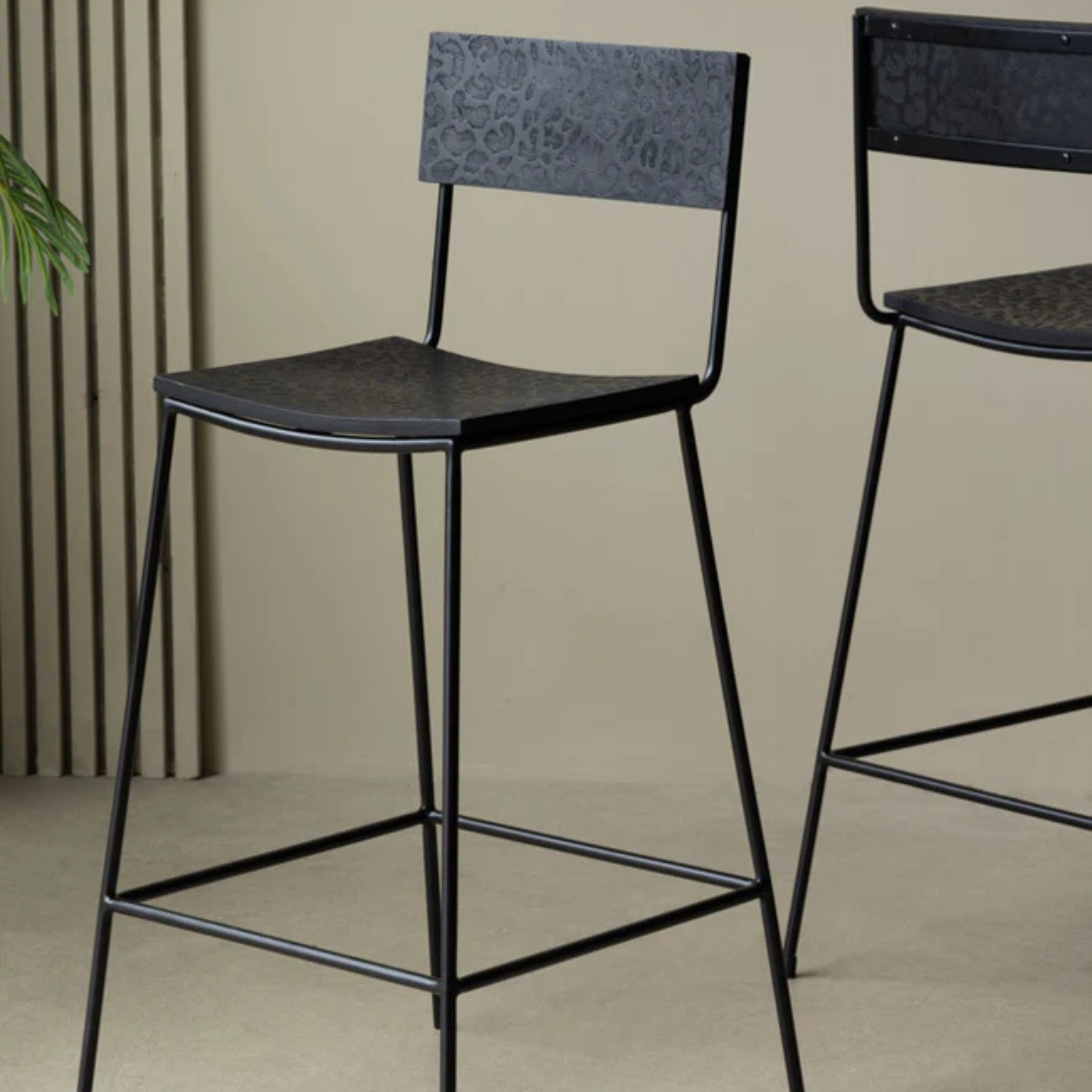 KARSTEN Bar Stool – Modern Form with Wild Detail