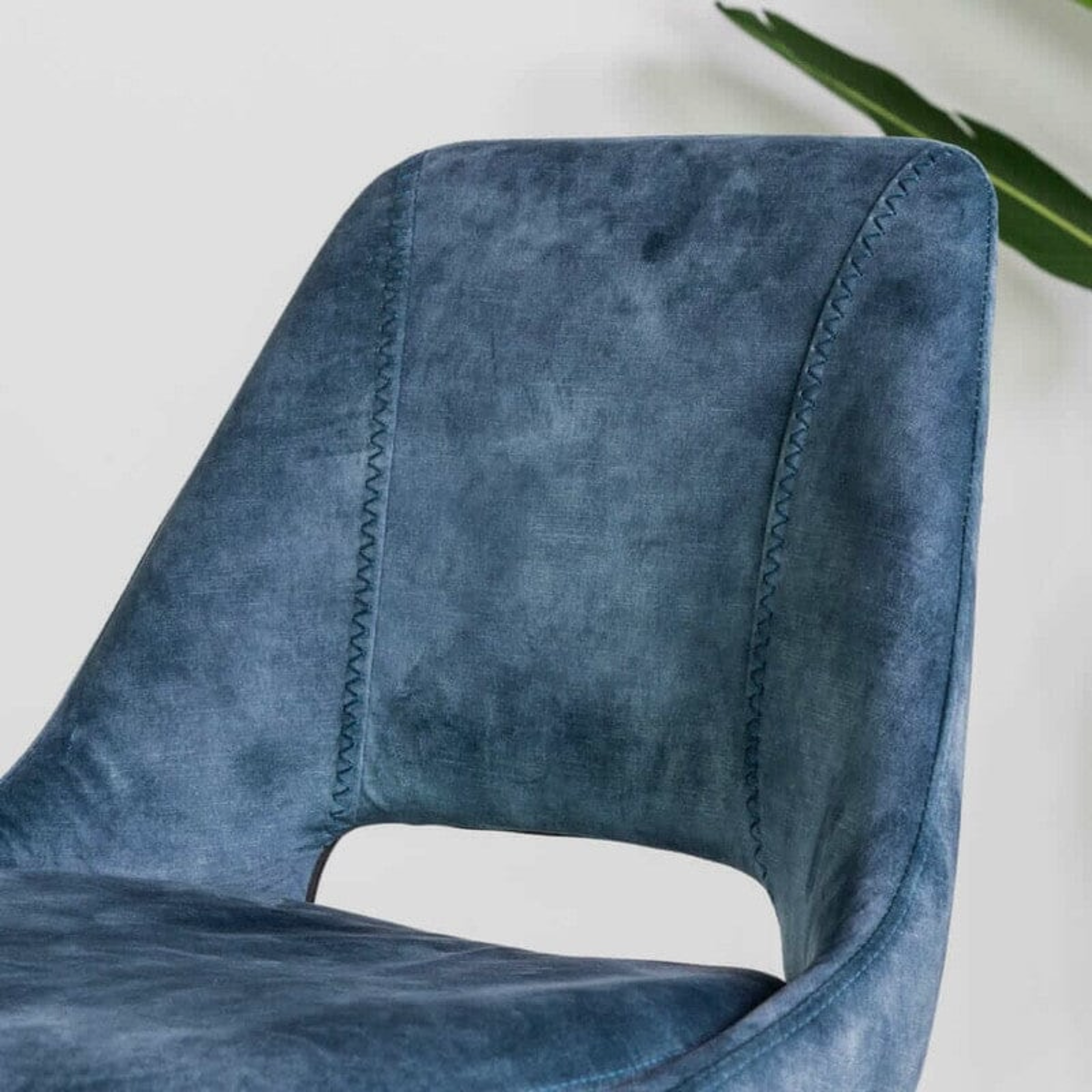 VANTA Bar Stool – Sleek Form, Everyday Comfort