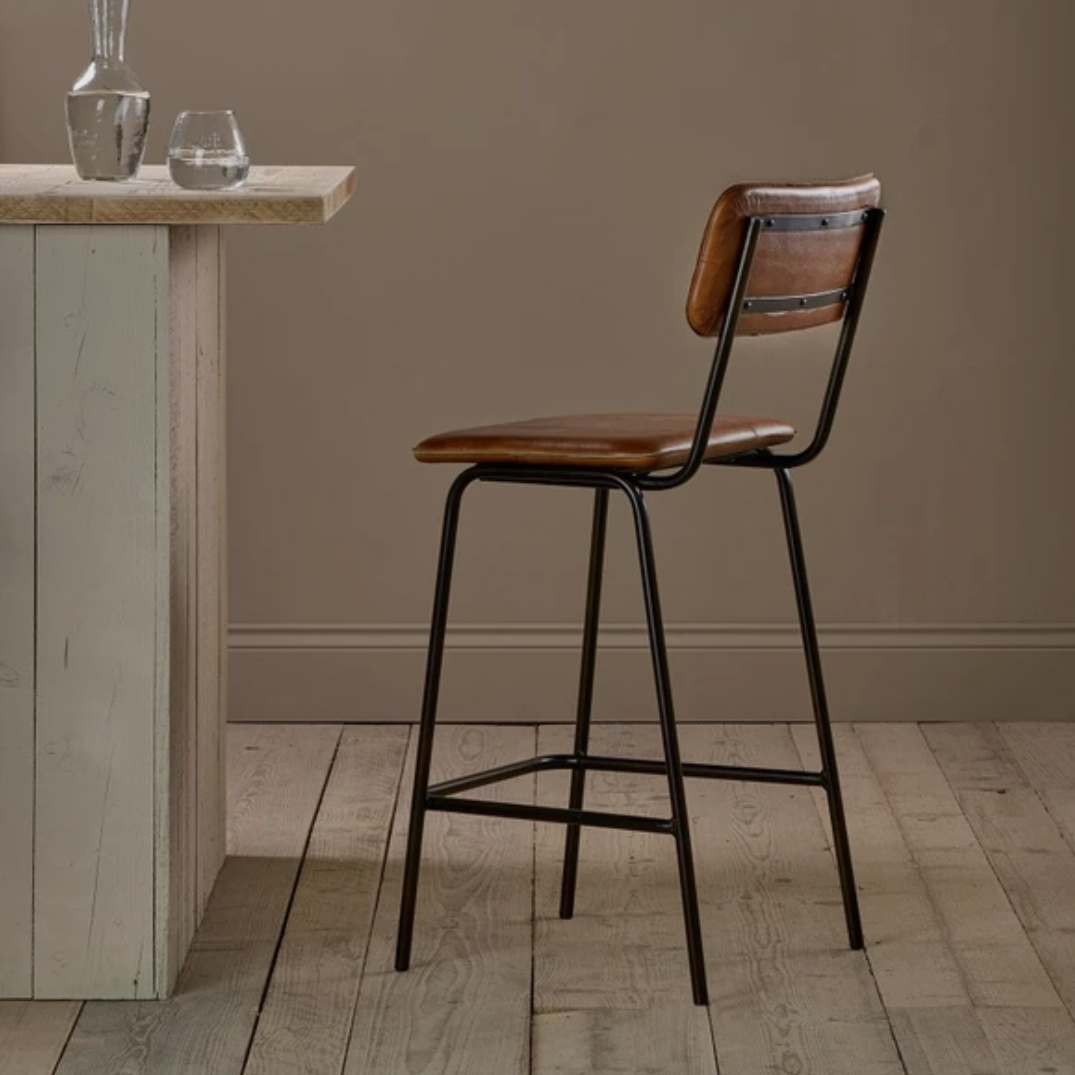 VINTA Leather Bar Stool – Classic Charm, Contemporary Frame
