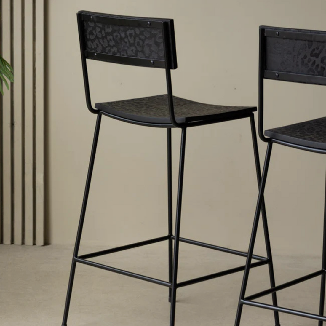 KARSTEN Bar Stool – Modern Form with Wild Detail