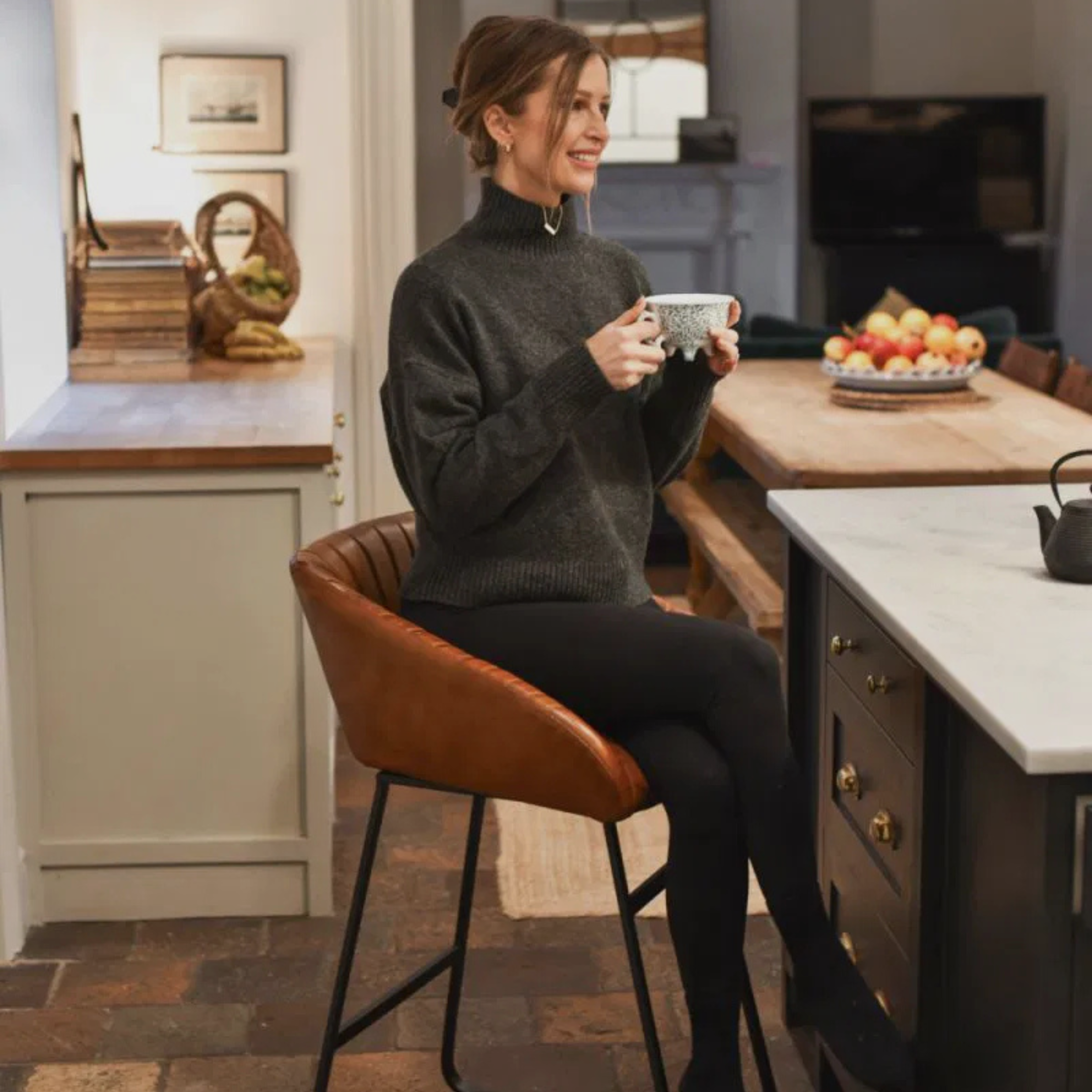 WEXFORD Bar Stool – Tufted Grace in Saddle Tan Leather