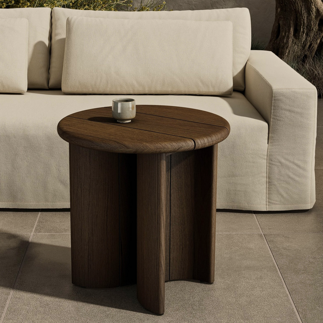 NIVO Side Table – Sculptural Warmth in Dark Oak
