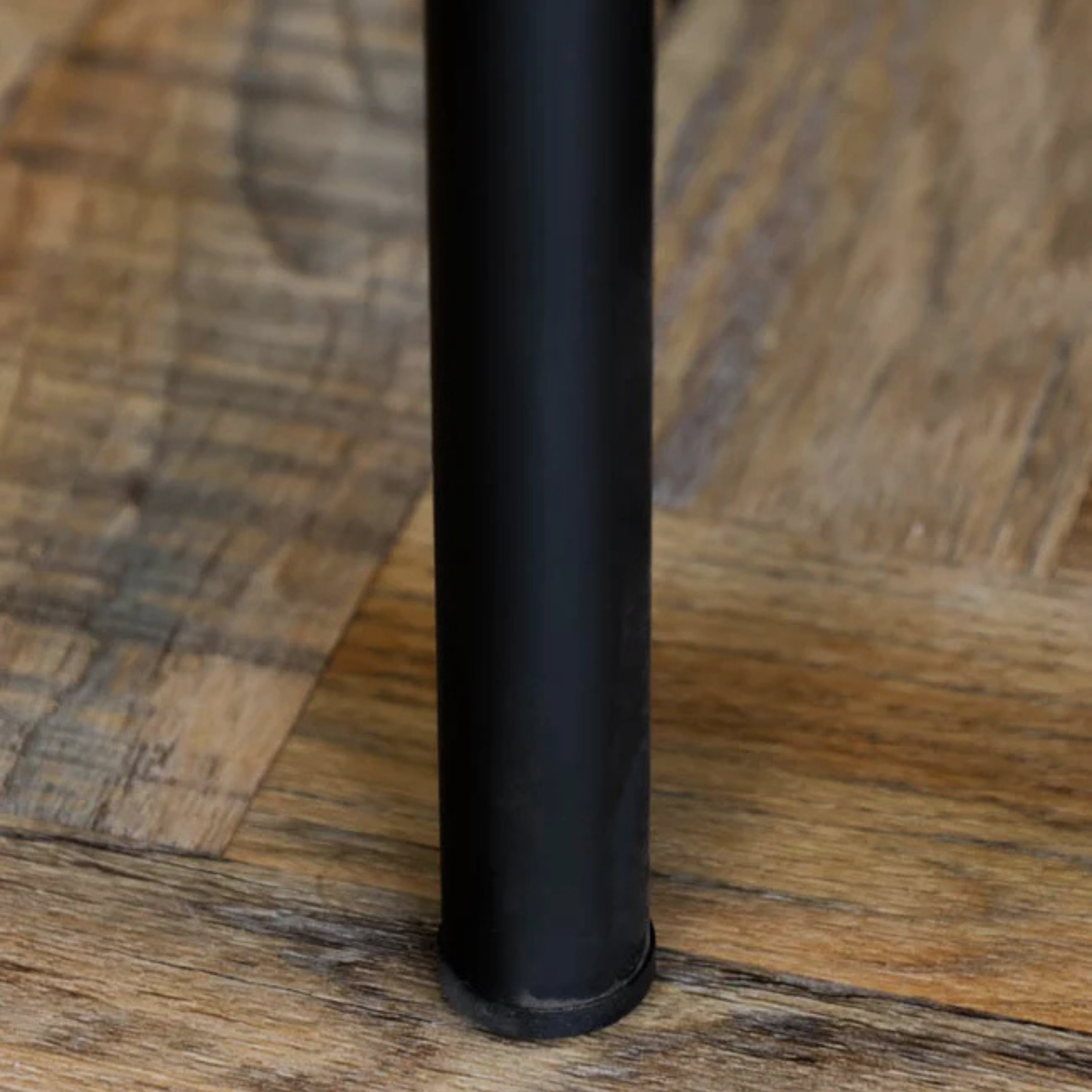 LECCO Bar Stool – Streamlined Simplicity in Cream & Iron