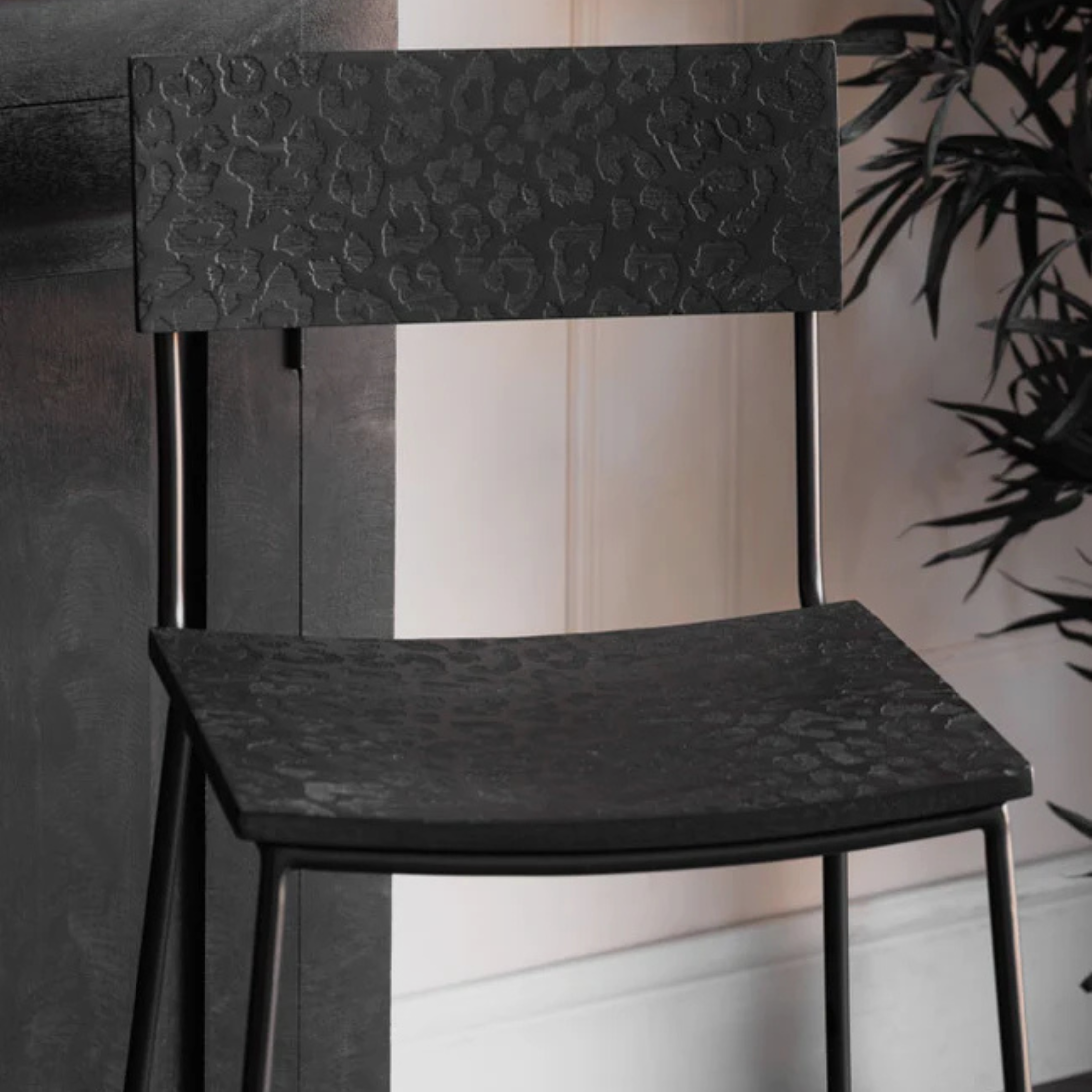 KARSTEN Bar Stool – Modern Form with Wild Detail